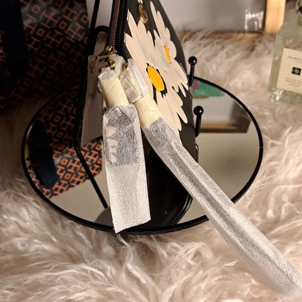 Coach NWTs Small Wristlet With Floral Print - Picture 5 of 10